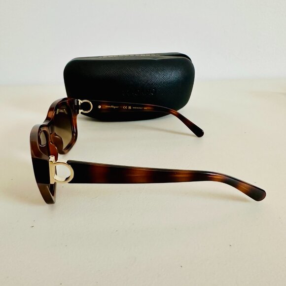 NEW SALVATORE FERRAGAMO TORTOISE WITH BROWN GRADIENT LENS SF1012S-53-19-140